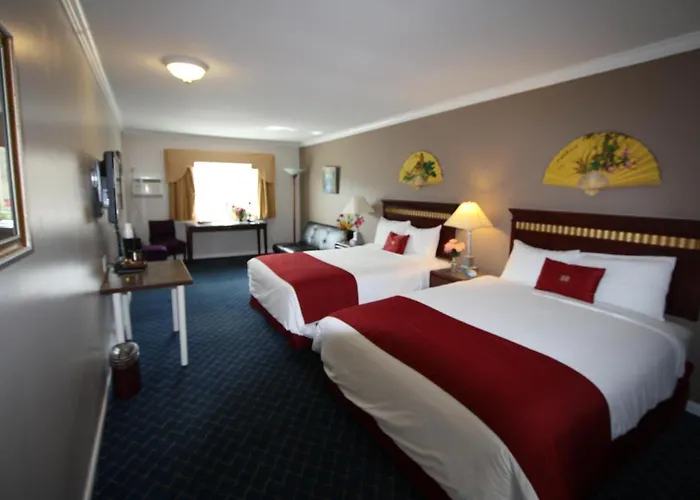 The Revelstoke Gateway Inn
